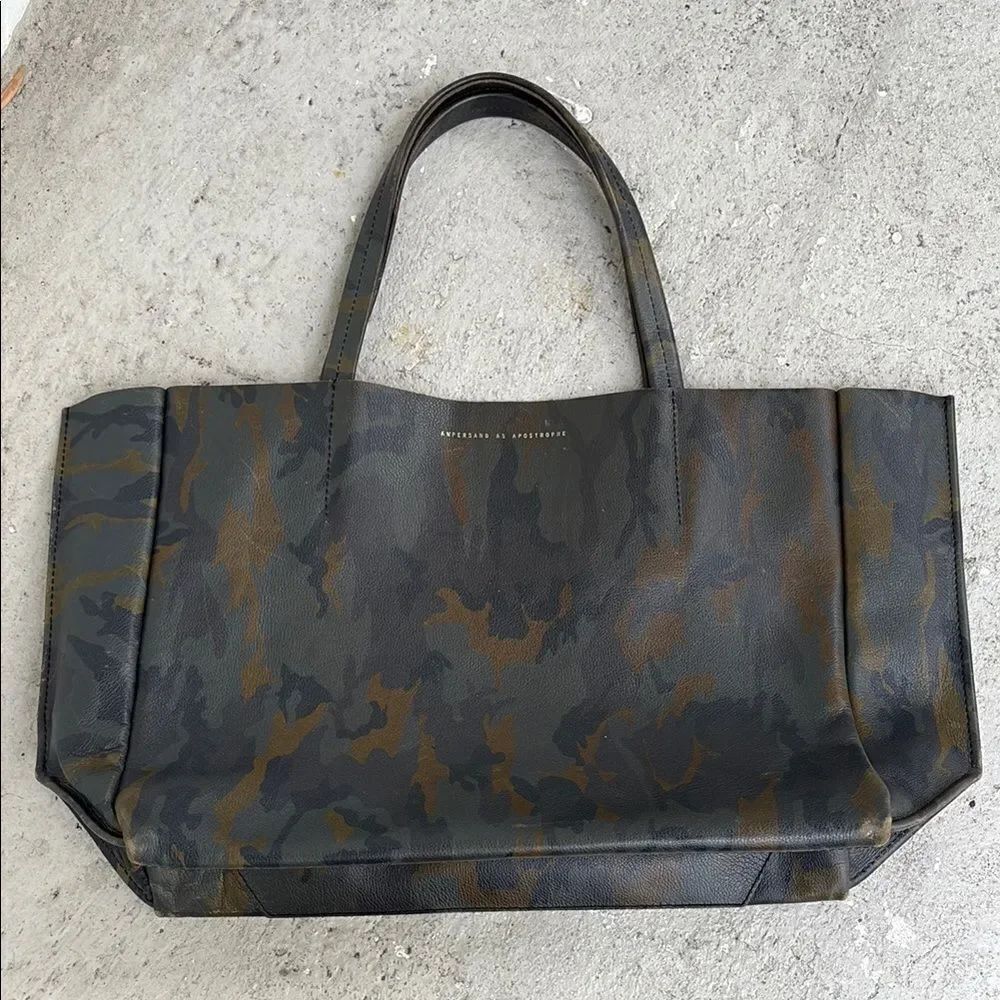 Ampersand as Apostrophe camouflage tote